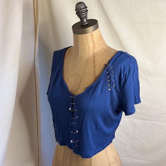 Aeropostale size XL blue safety pin crop top - Picture 6 of 8